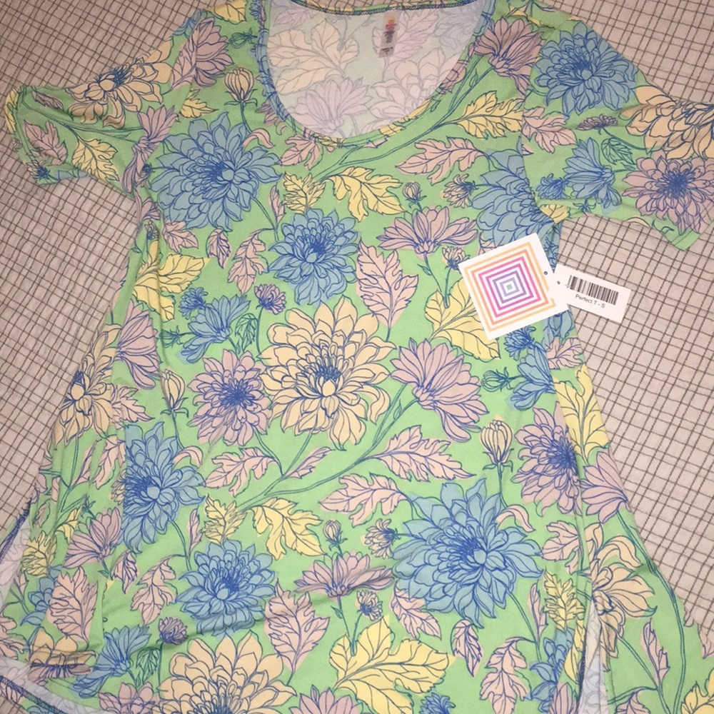 LulaRoe perfect T small